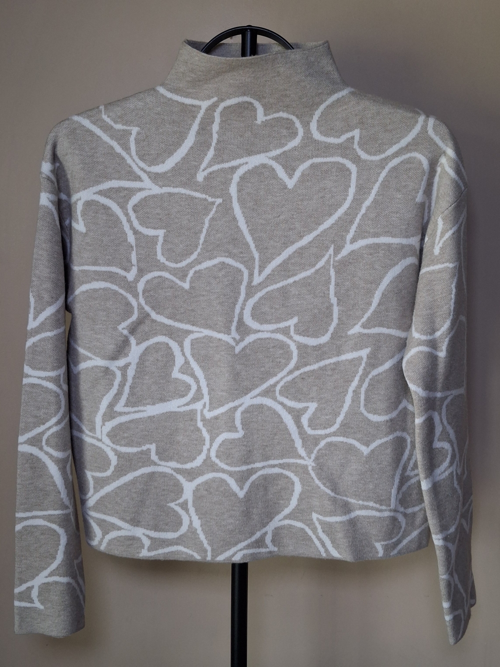 Tahari Mock Neck Tan w/Hearts Sweater; Size XS